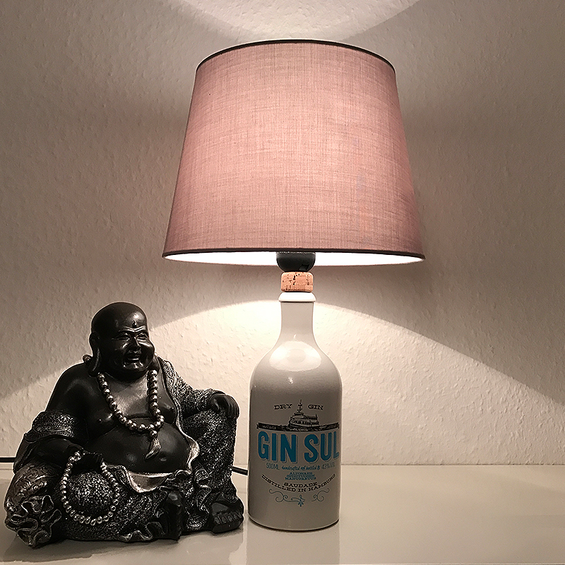 Designer Tisch Flaschenlampe aus einer GIN SUL Flasche Unikat Designer Tisch Flaschenlampe aus einer GIN SUL Flasche Unikat